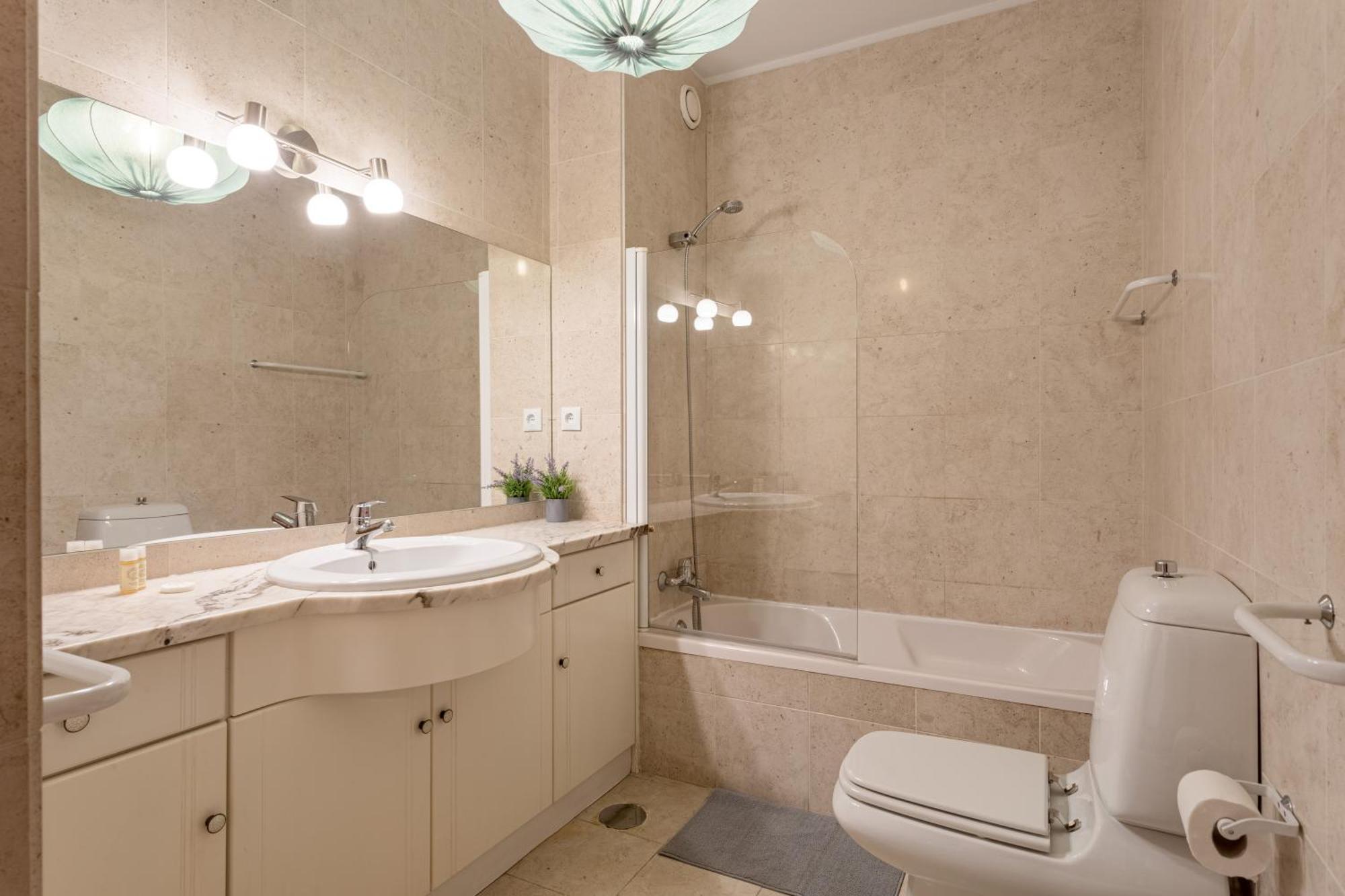 Joivy Stylish City Centre Flat With Parking Maía Exteriör bild